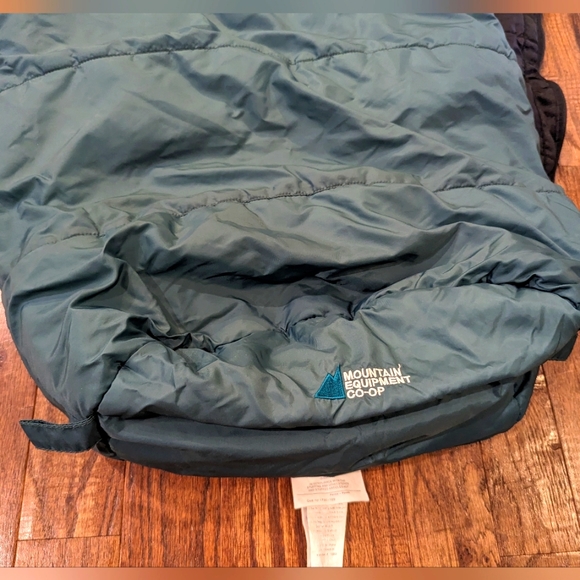 Mountain Equipment Company Fledgling light mummy style sleeping bag, HV,… - Picture 3 of 12